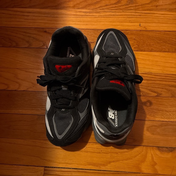 New Balance Black and White Athletic Shoes - Picture 4 of 8